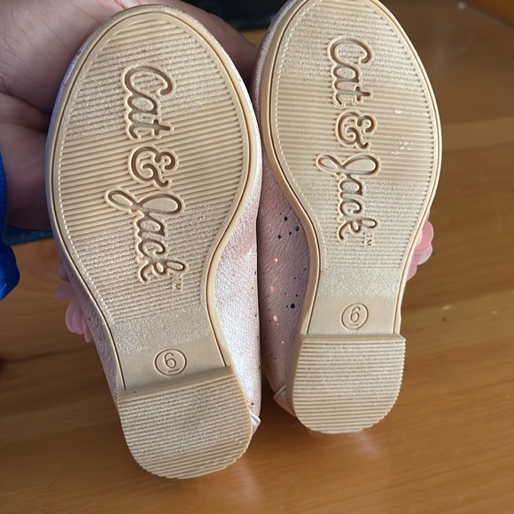 Cat & Jack Toddler Girls shoes with Flowers - Picture 3 of 3